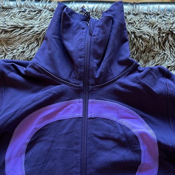 LULULEMON In Stride Jacket in Dense & Power purples. Size 4. GUC - Picture 10 of 16